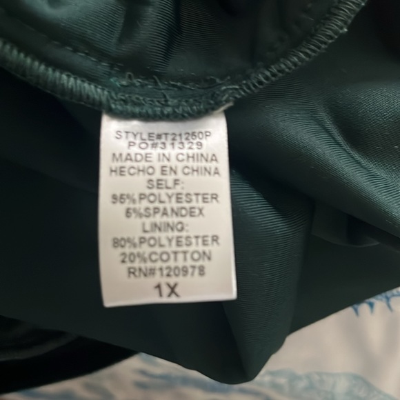 Entro 1X green velvet dressy tunic top. - Picture 9 of 11